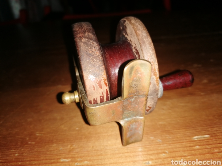 Coleccionismo deportivo: Antiguo carrete de madera y bronce - Foto 1