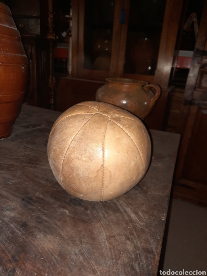 Coleccionismo deportivo: Balon medicinal de cuero - Foto 1