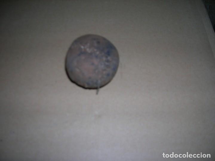 Collectionnisme sportif: Muy antigua pelota de front&oacute;n. Tiene el cuero reseco. Mide 4,5 cm. de diametro.