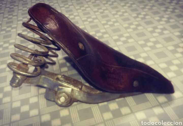 Coleccionismo deportivo: Sill&iacute;n vintage - Foto 2