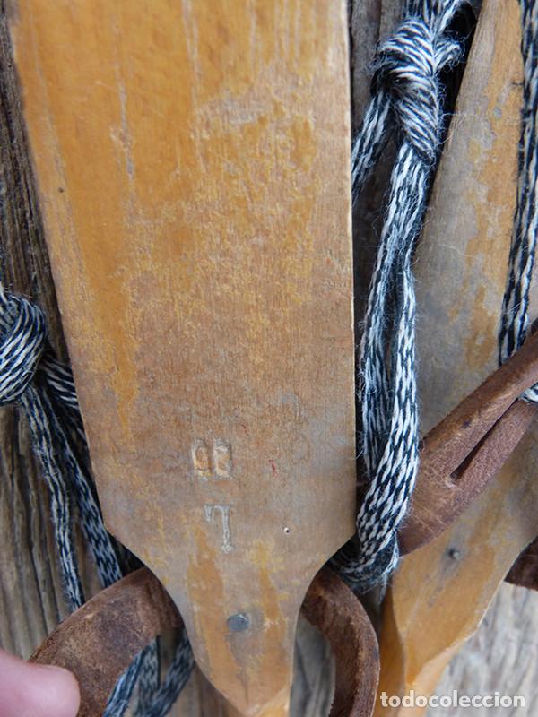 Coleccionismo deportivo: Patines de hielo de madera - Foto 4