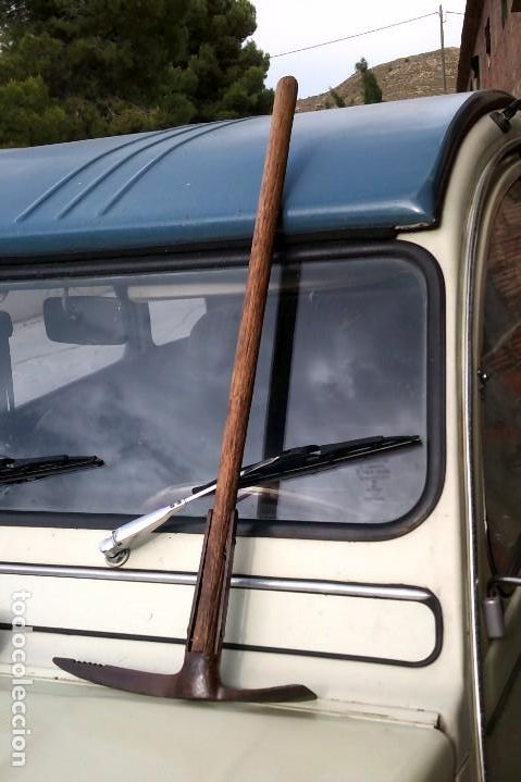Collezionismo sportivo: muy antiguo piolet, a&ntilde;os 20, encontrado por el monte de los Mallos de Riglos, pieza colecci&oacute;n