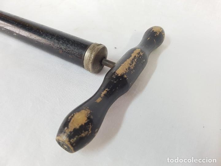 Coleccionismo deportivo: Bomba de inflado. A&ntilde;os 40. - Foto 4