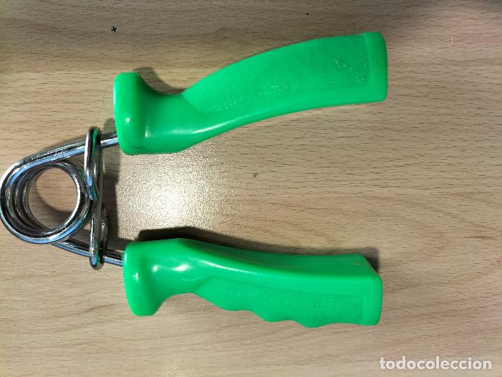 Coleccionismo deportivo: 09-00043 pinza para ejercico de manos - Foto 2
