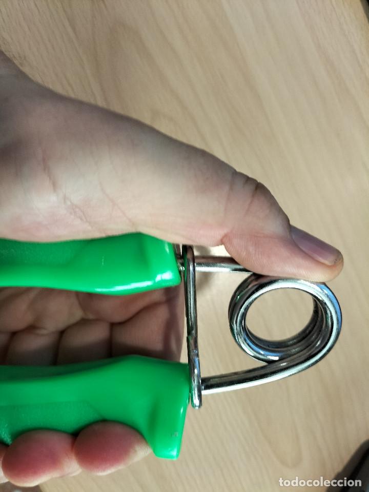 Coleccionismo deportivo: 09-00043 pinza para ejercico de manos - Foto 3