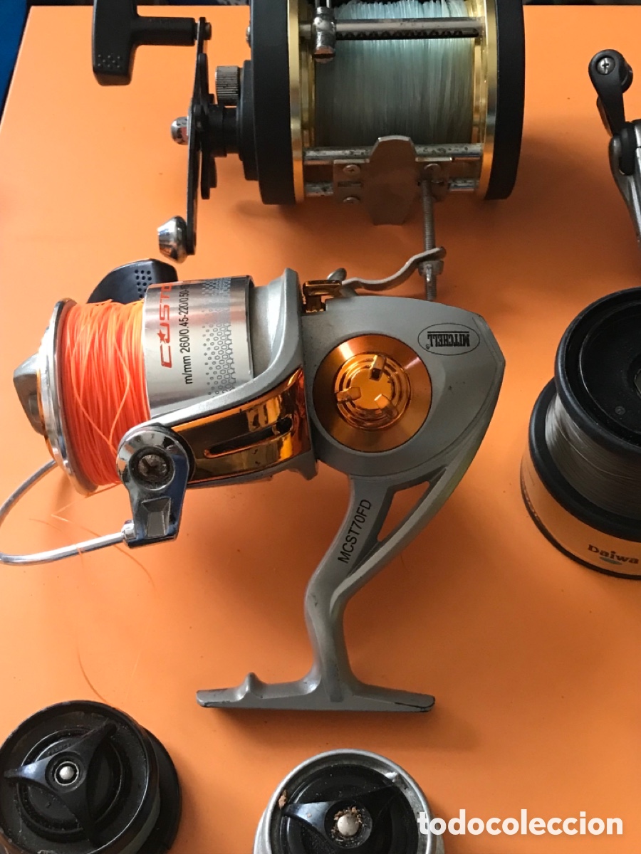 Coleccionismo deportivo: Lote carretes de pesca - Foto 2