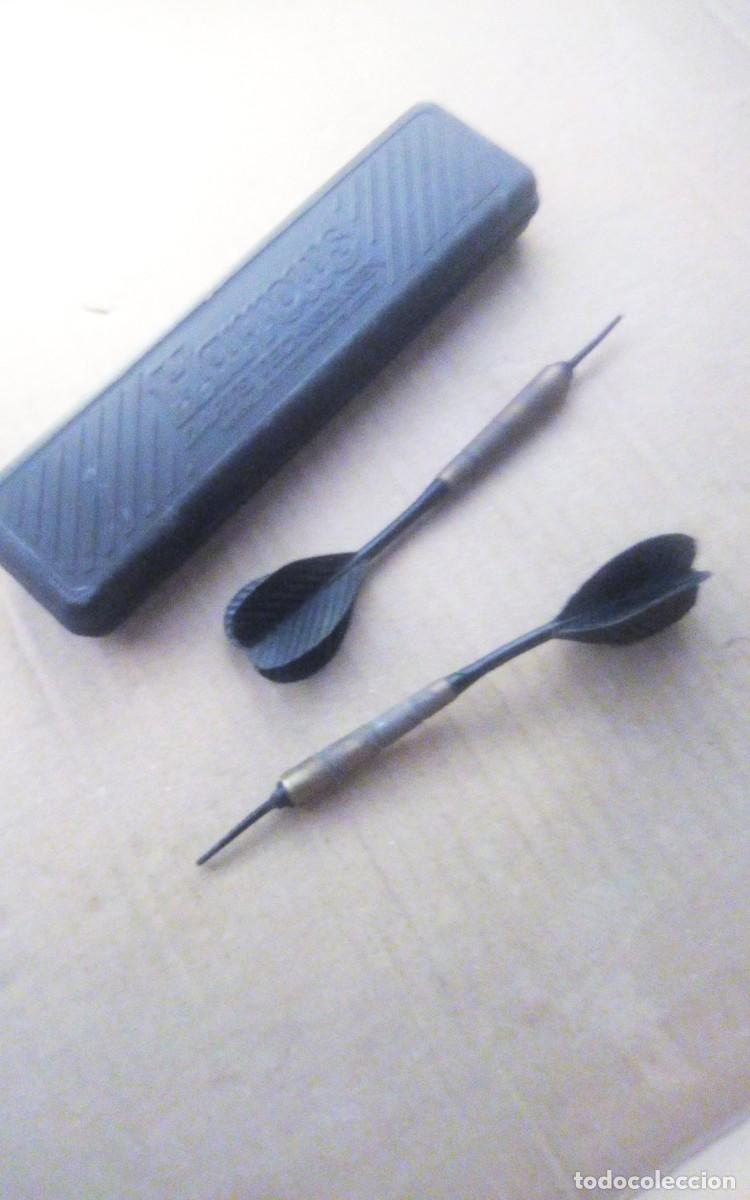 Coleccionismo deportivo: Harrows, Darts Technology. Made in England. Estuche con dardos, solo hay dos. Punta de pl&aacute;stico.
