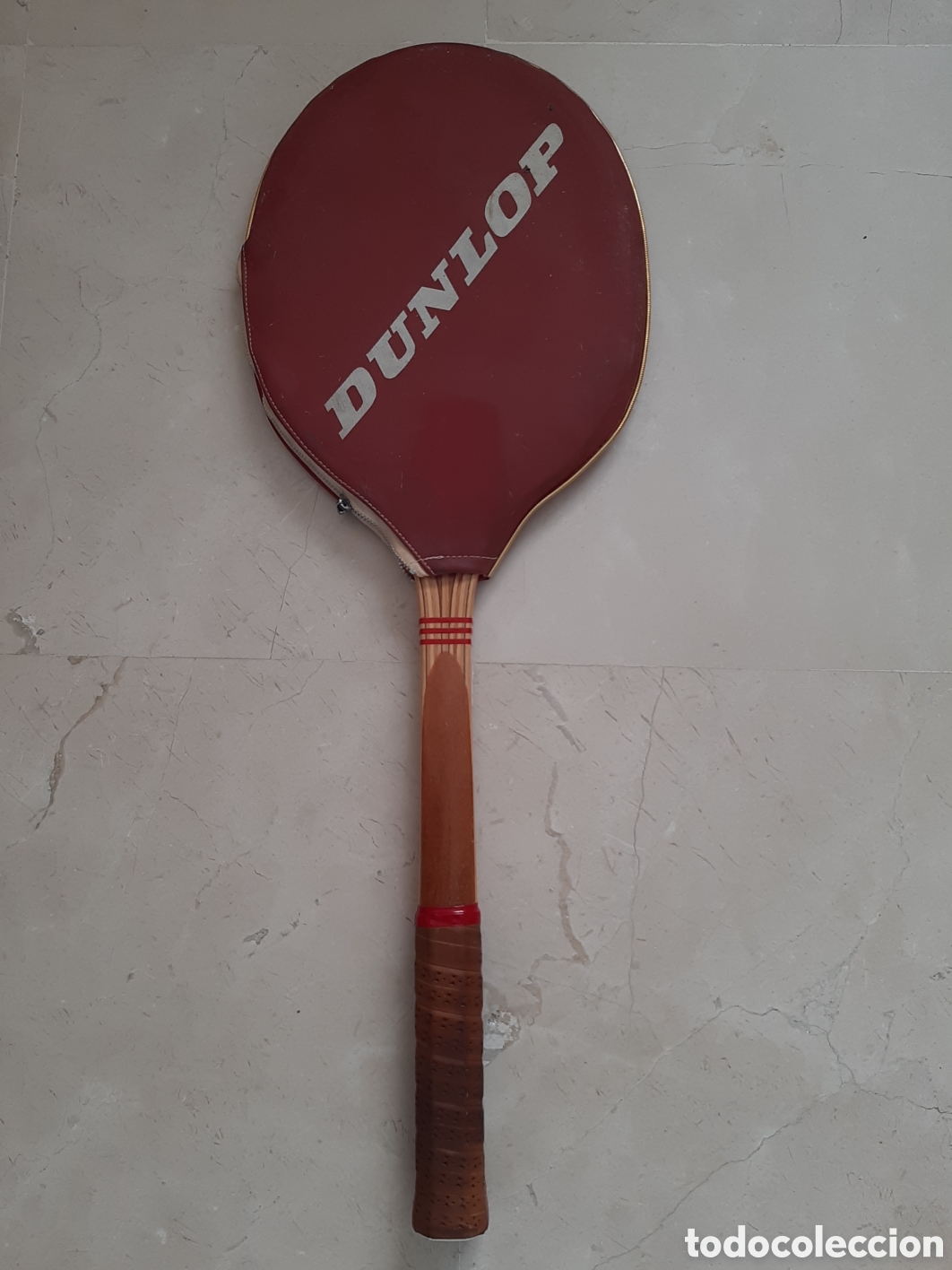 Coleccionismo deportivo: Raqueta Dunlop Maxply Medium. A&ntilde;os 70. Incluye funda