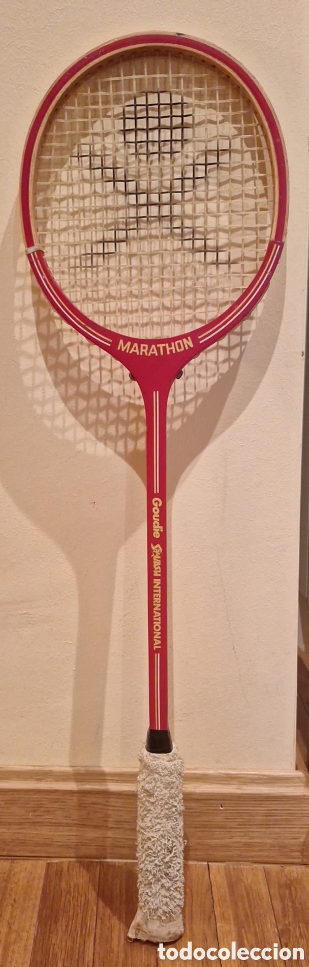 Sports collectibles: Raqueta squash de madera goudie marathon (a&ntilde;os 80). ideal para coleccionistas o decoraci&oacute;n.