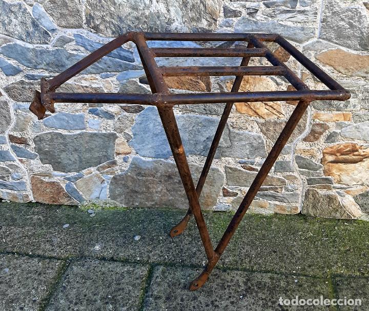 Coleccionismo deportivo: Portabultos o parrilla de bicicleta antiguo