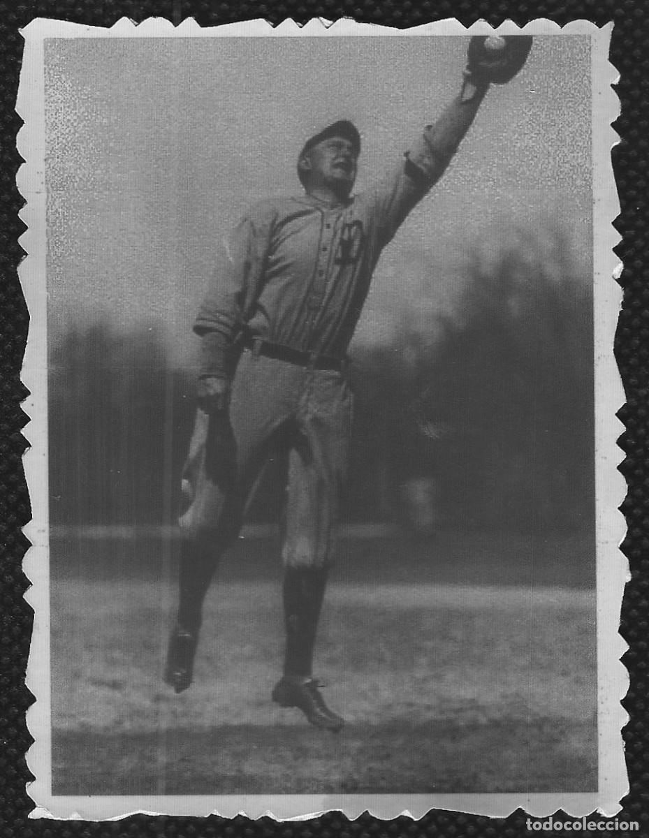 Coleccionismo deportivo: Ty Cobb, uno de los mejores jardinero del b&eacute;isbol, se muestra en acci&oacute;n