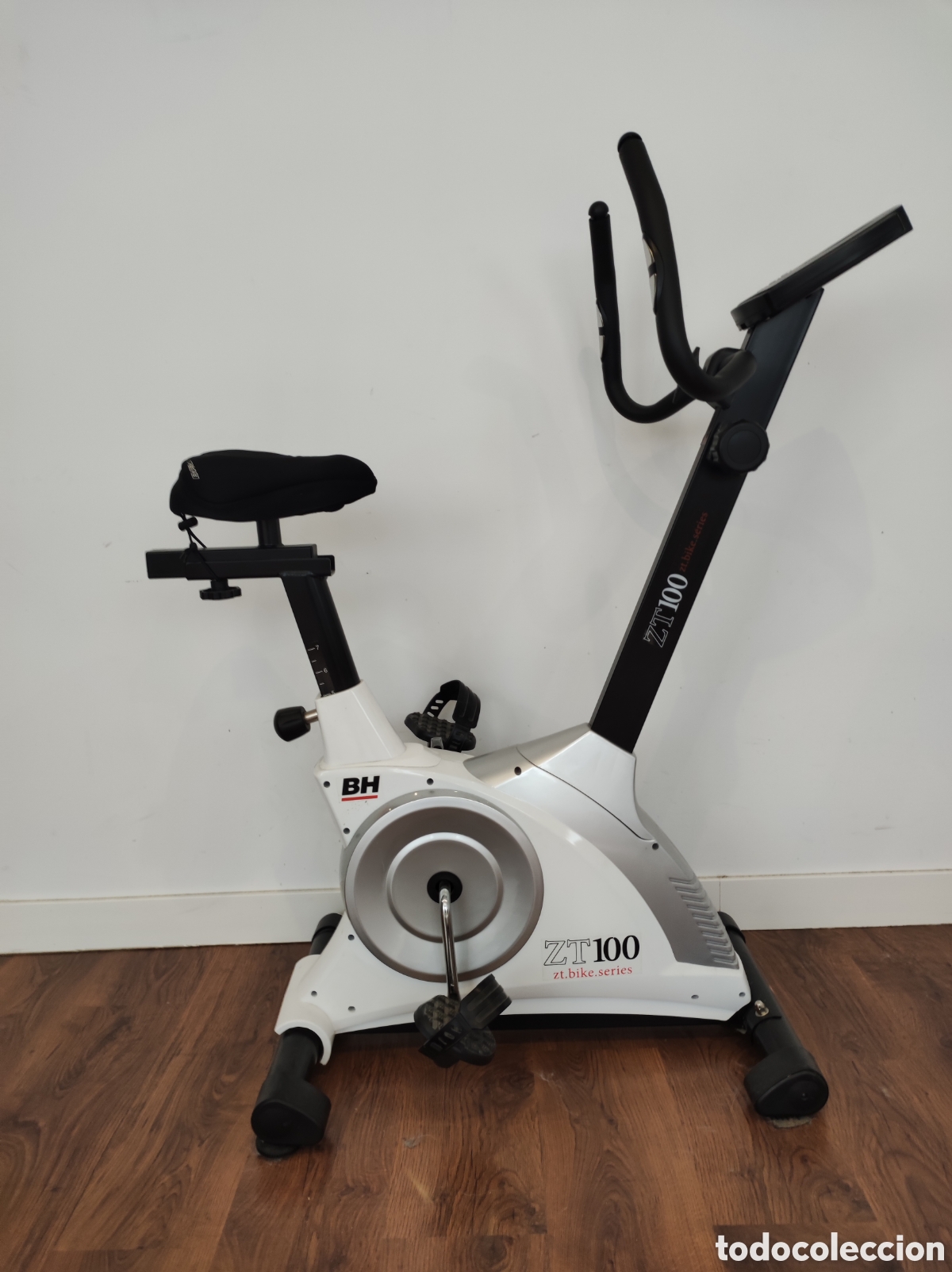 Coleccionismo deportivo: BICICLETA EST&Aacute;TICA BH ZT 100 - Foto 1