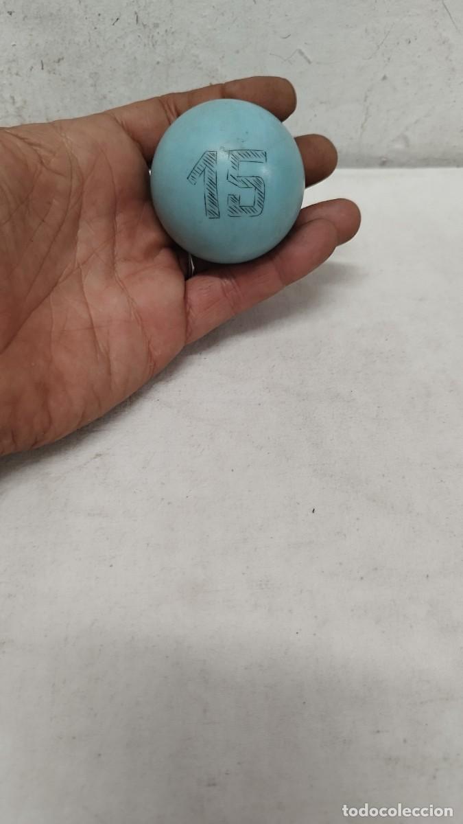 Sports collectibles: Antigua bolla,pelota de billar.De color azul con el N&deg;15