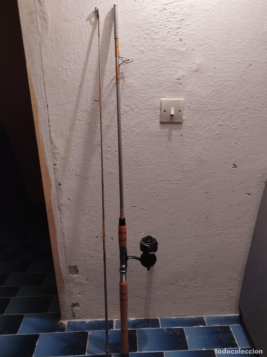 Coleccionismo deportivo: Ca&ntilde;a de pescar con carrete - Foto 1