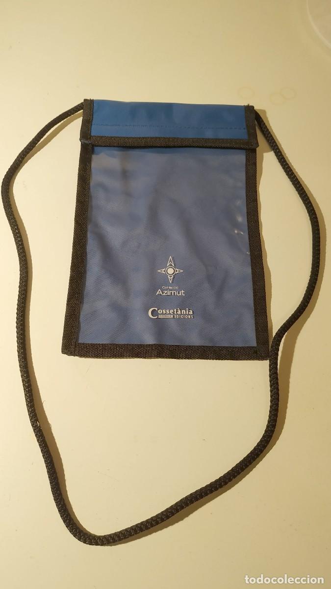 Coleccionismo deportivo: BOLSA PLASTICO PORTA MAPAS AZUL - Foto 1