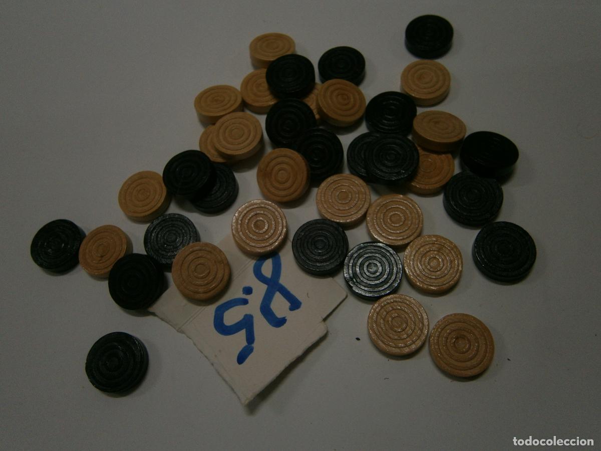 Coleccionismo deportivo: FICHAS PARA JUEGO DE DAMAS DE MADERA - Foto 1