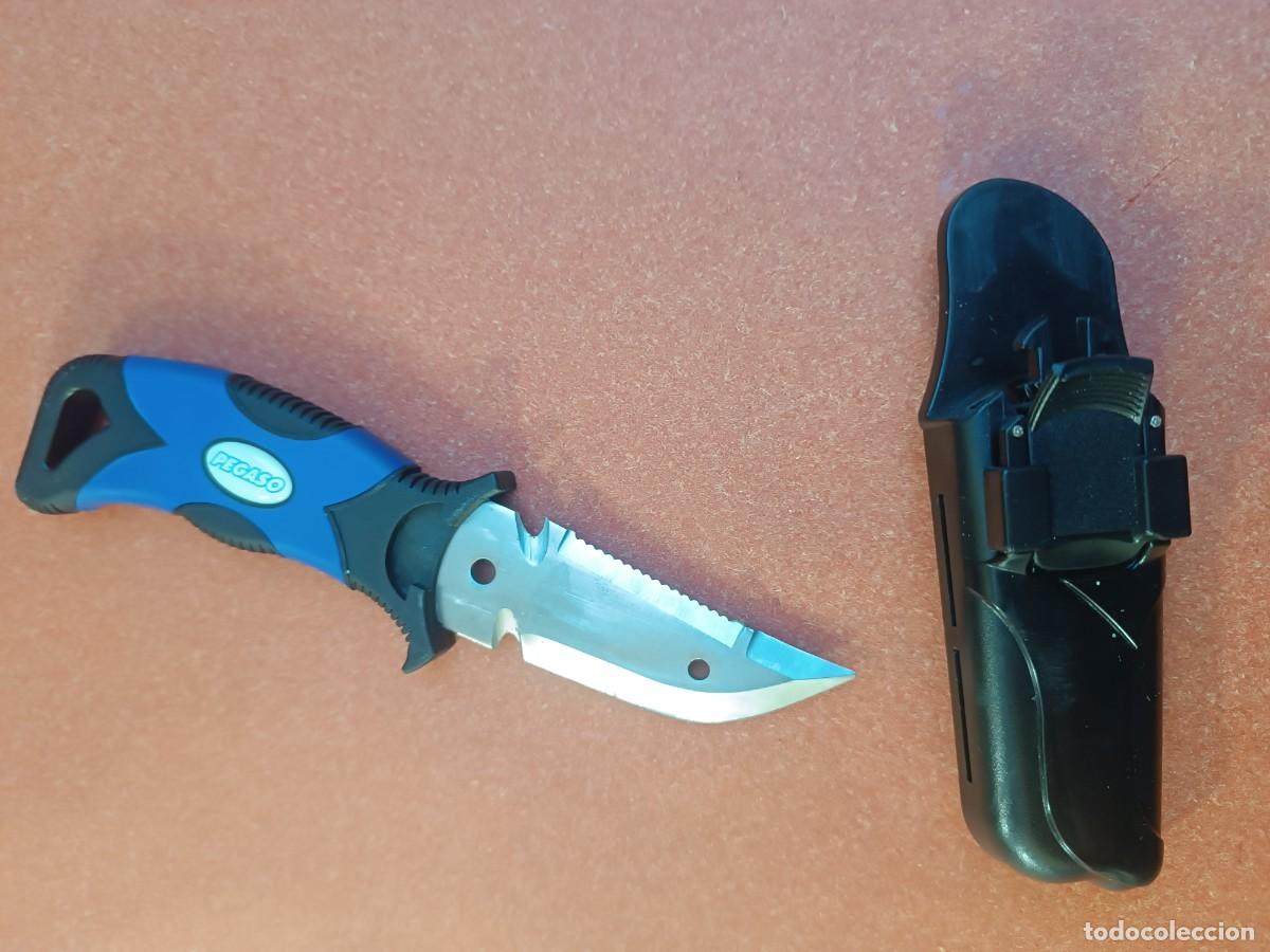 Coleccionismo deportivo: Cuchillo de buceo en acero con funda. - Foto 1
