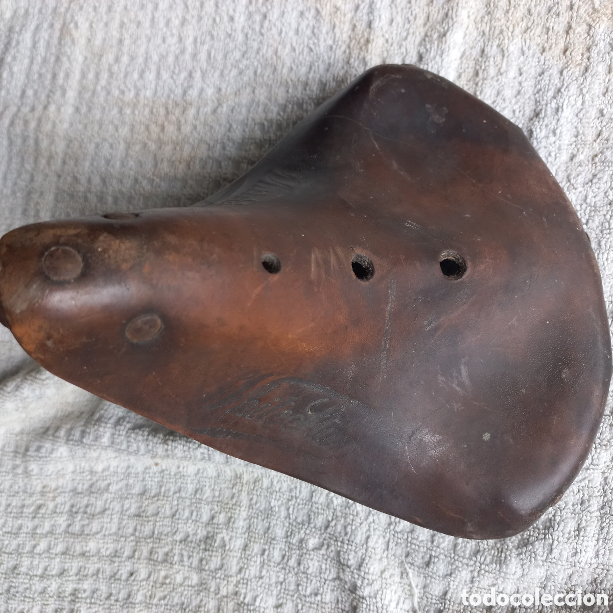 Coleccionismo deportivo: ANTIGUO SILLIN DE CUERO BICICLETA - Foto 2