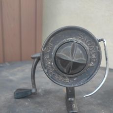 Ancien moulinet pêche lancer SAGARRA PAT182595 Y 12723, très bon état Ancien moulinet pêche lancer SAGARRA PAT182595 Y 12723, très bon état