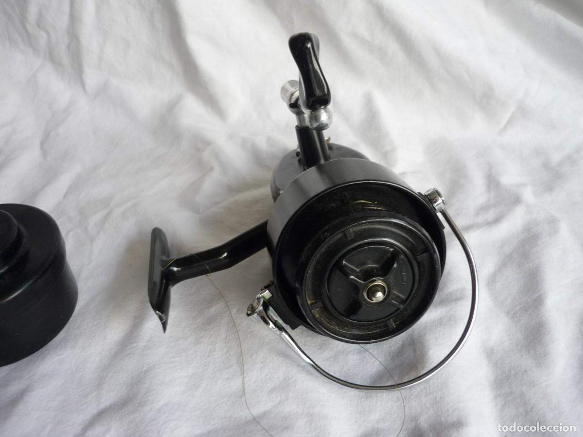 Coleccionismo deportivo: Carrete de pesca con bobina extra MItchell 300 funcionando - Foto 6