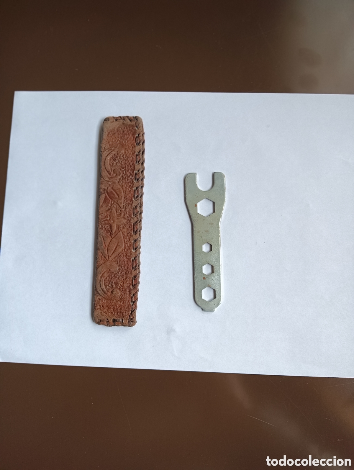 Coleccionismo deportivo: LLAVE DE BICICLETA ANTIGUA CON FUNDA - Foto 1
