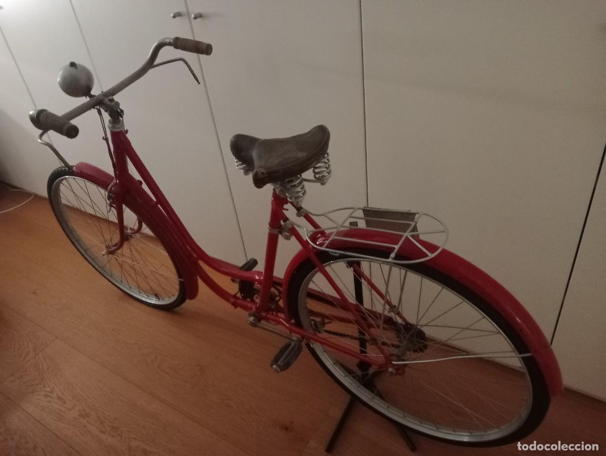 Coleccionismo deportivo: BICICLETA DE MUJER a&ntilde;os 50 - Foto 1