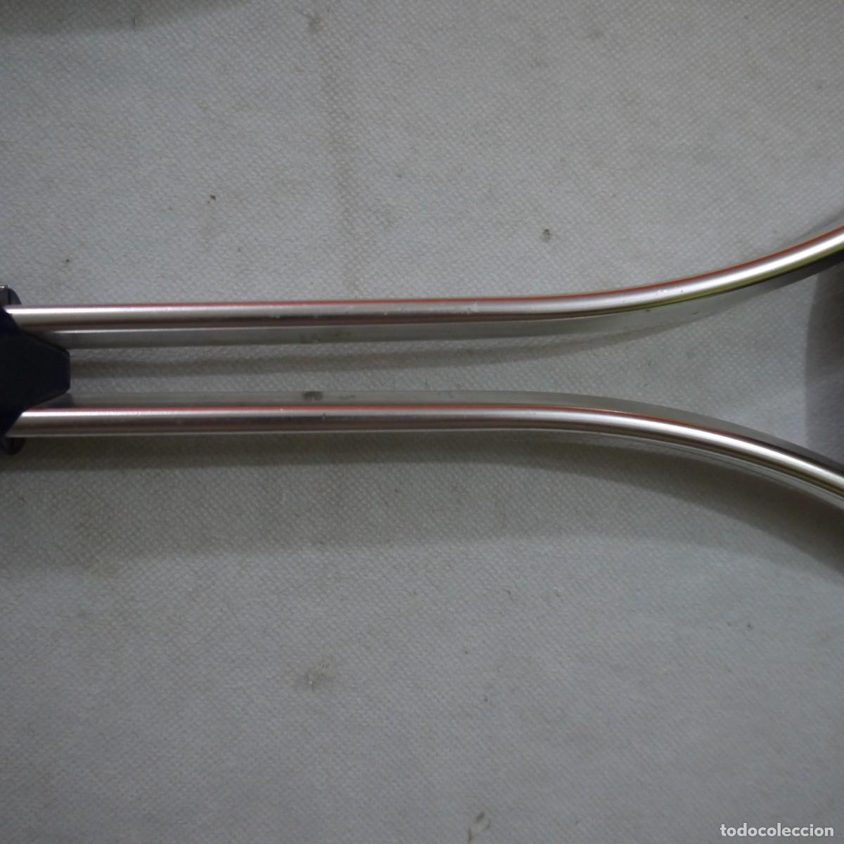 Coleccionismo deportivo: RAQUETA DE SQUASH WILSON DE ALUMINIO CON FUNDA - Foto 4
