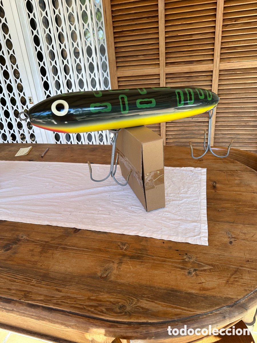 Coleccionismo deportivo: Se&ntilde;uelo Rapala de exposici&oacute;n. - Foto 2
