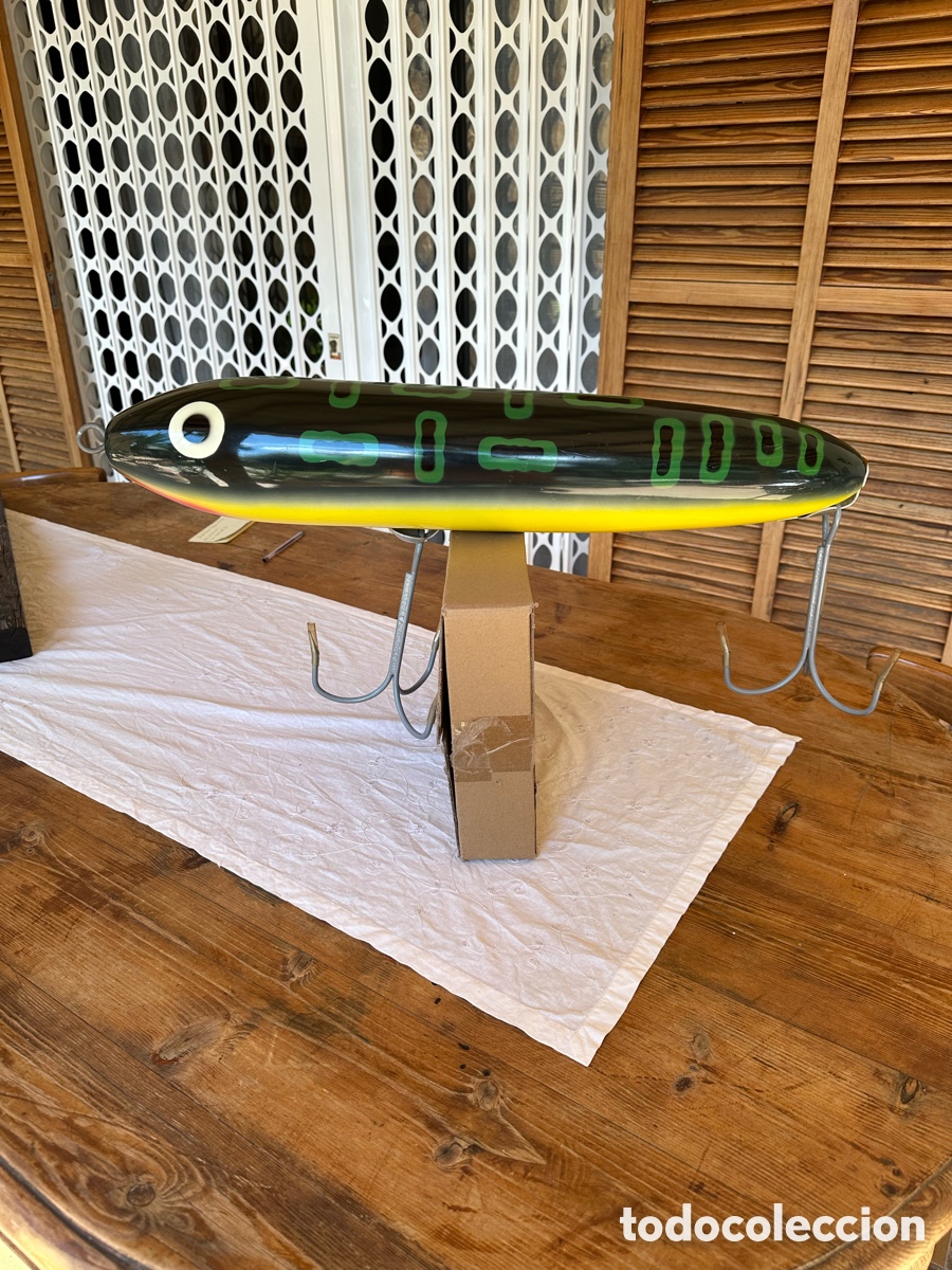 Coleccionismo deportivo: Se&ntilde;uelo Rapala de exposici&oacute;n. - Foto 1