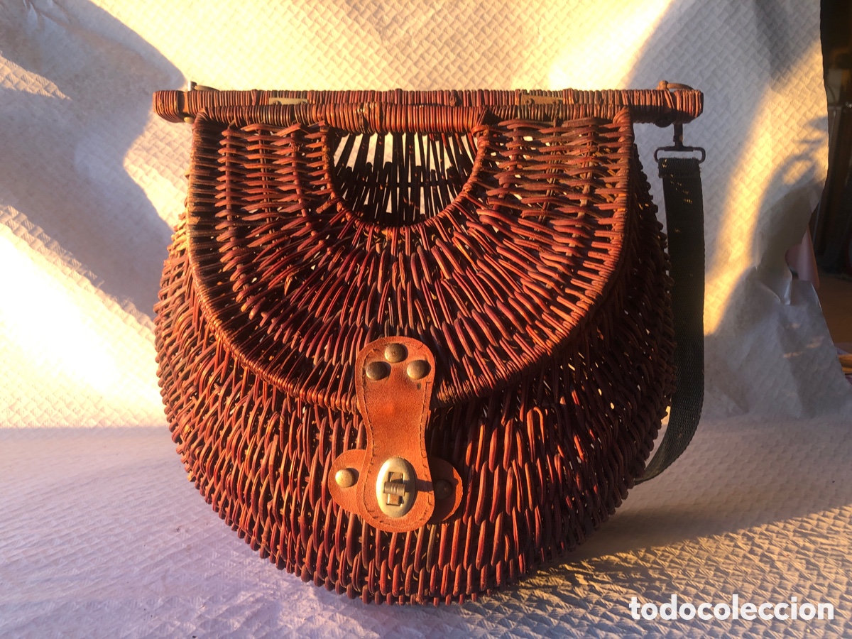 Collectionnisme sportif: Antiguo cesto de pesca de mimbre / junco