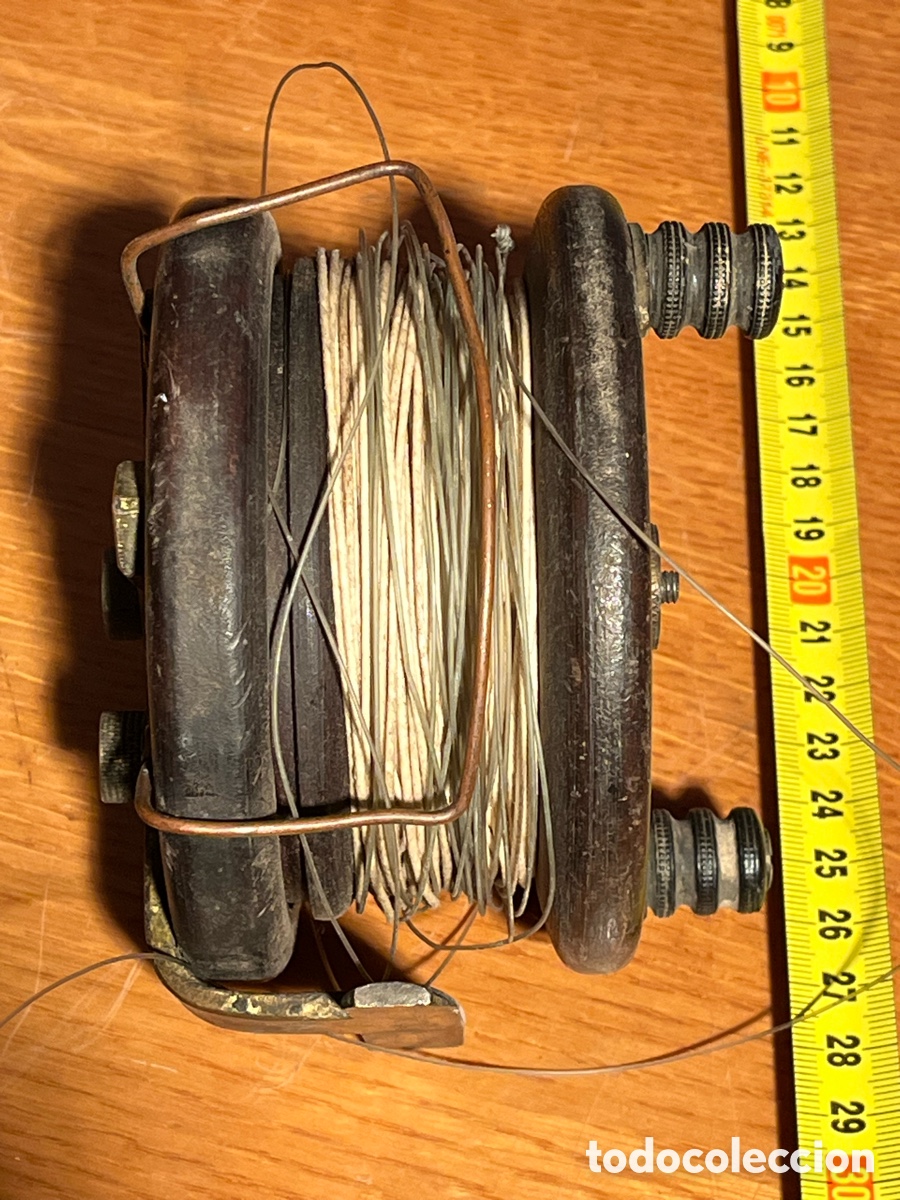 Coleccionismo deportivo: CARRETE PESCA ANTIGUO MADERA - Foto 2
