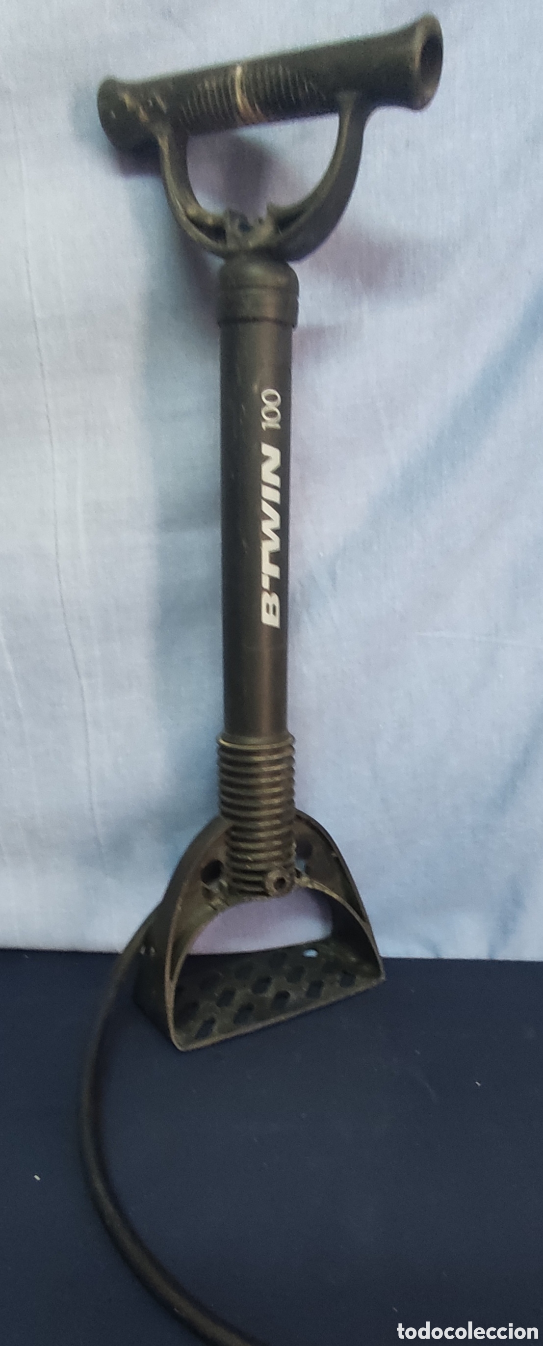 Coleccionismo deportivo: Inflador de aire Btwin 100