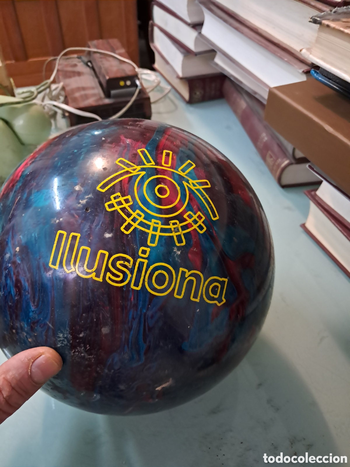 Coleccionismo deportivo: Bola de bolos americana ILUSIONA