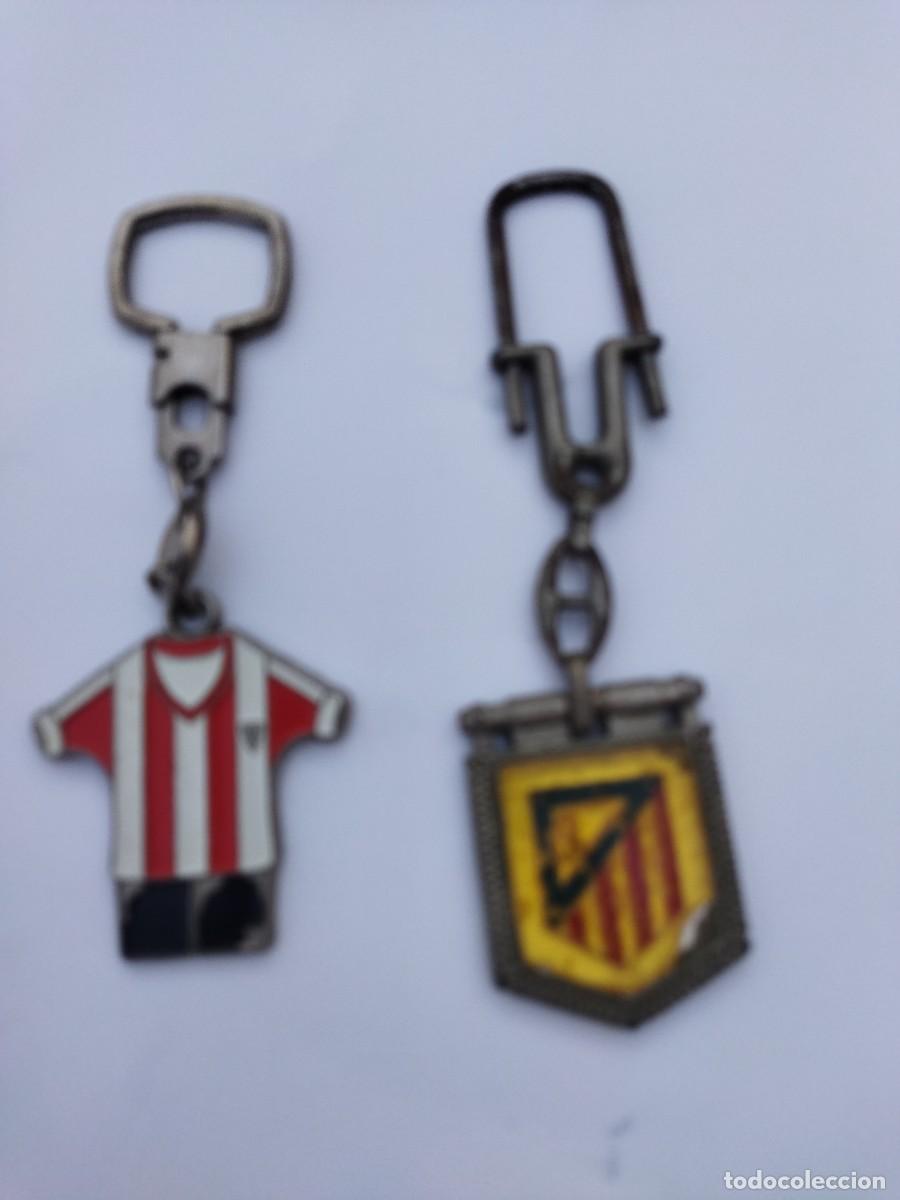 Coleccionismo deportivo: lote 2 llaveros 1 de vicente calderon atletico de madrid otro deatheletic club bilbao caja de ahor