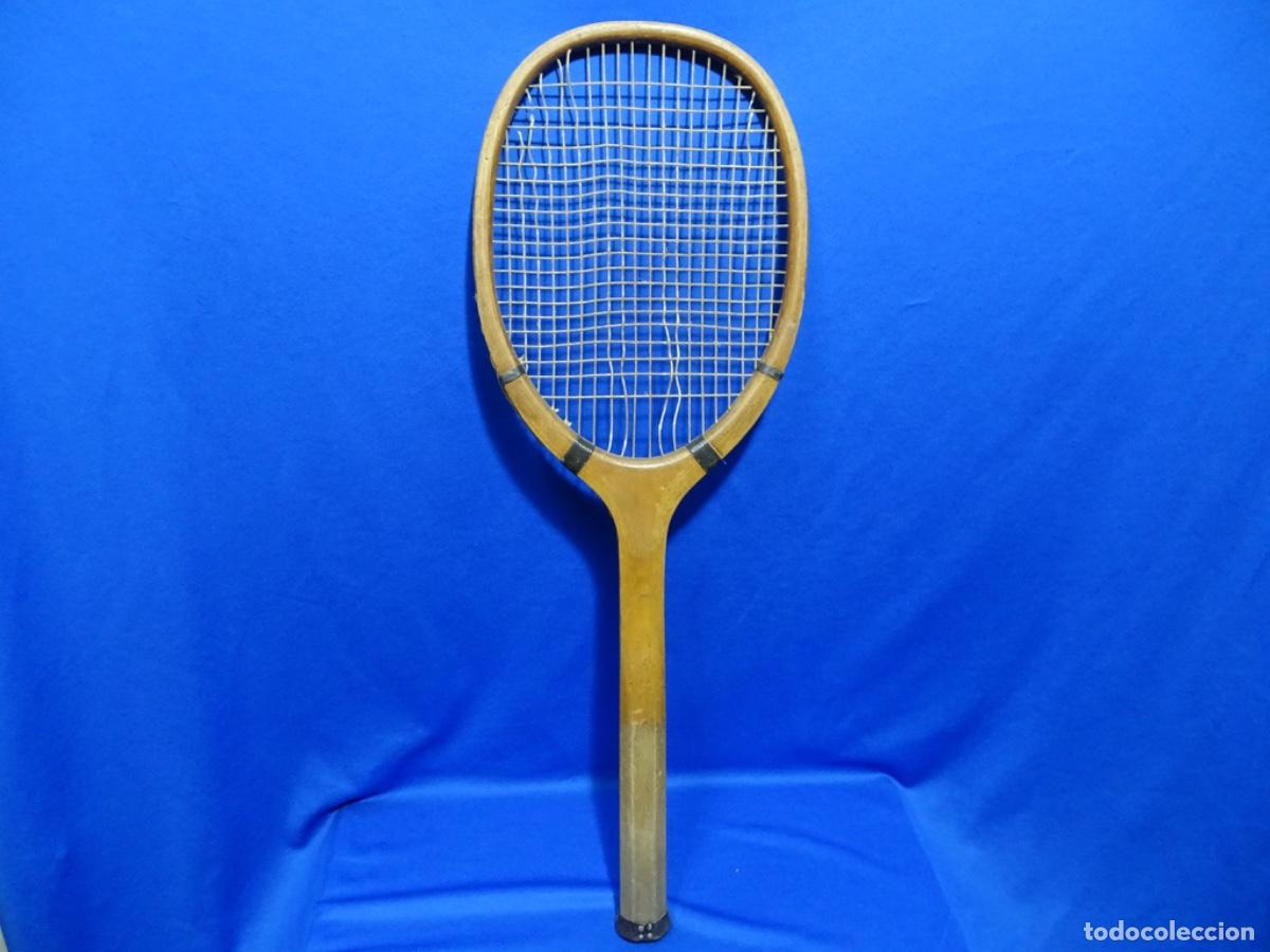 Coleccionismo deportivo: ANTIGUA RAQUETA EN MADERA SIN MARCA APARENTE.