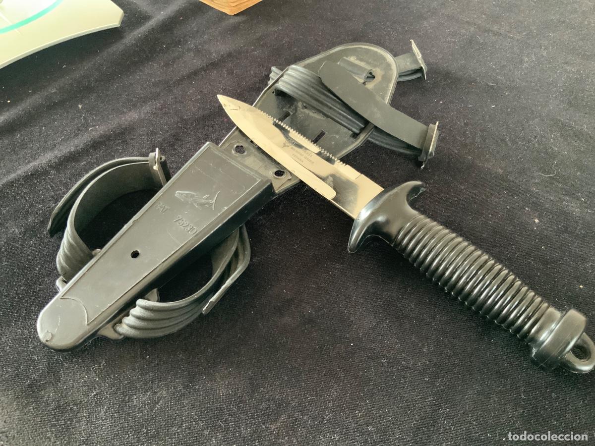 Coleccionismo deportivo: Cuchillo de submarinismo o buceo, muela, molibdeno vanadio, en su funda, pat 75230.