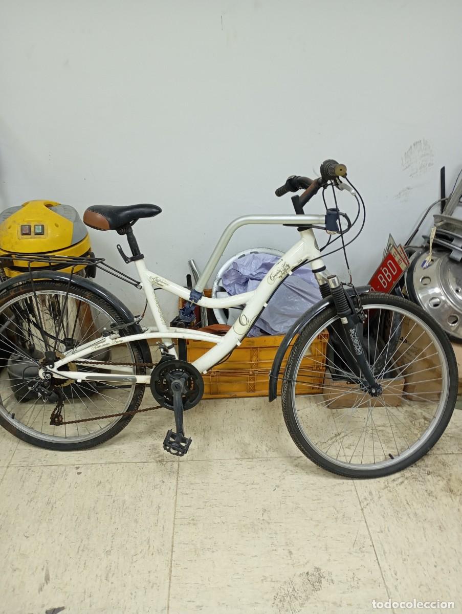 Coleccionismo deportivo: Bicicleta de paseo blanca