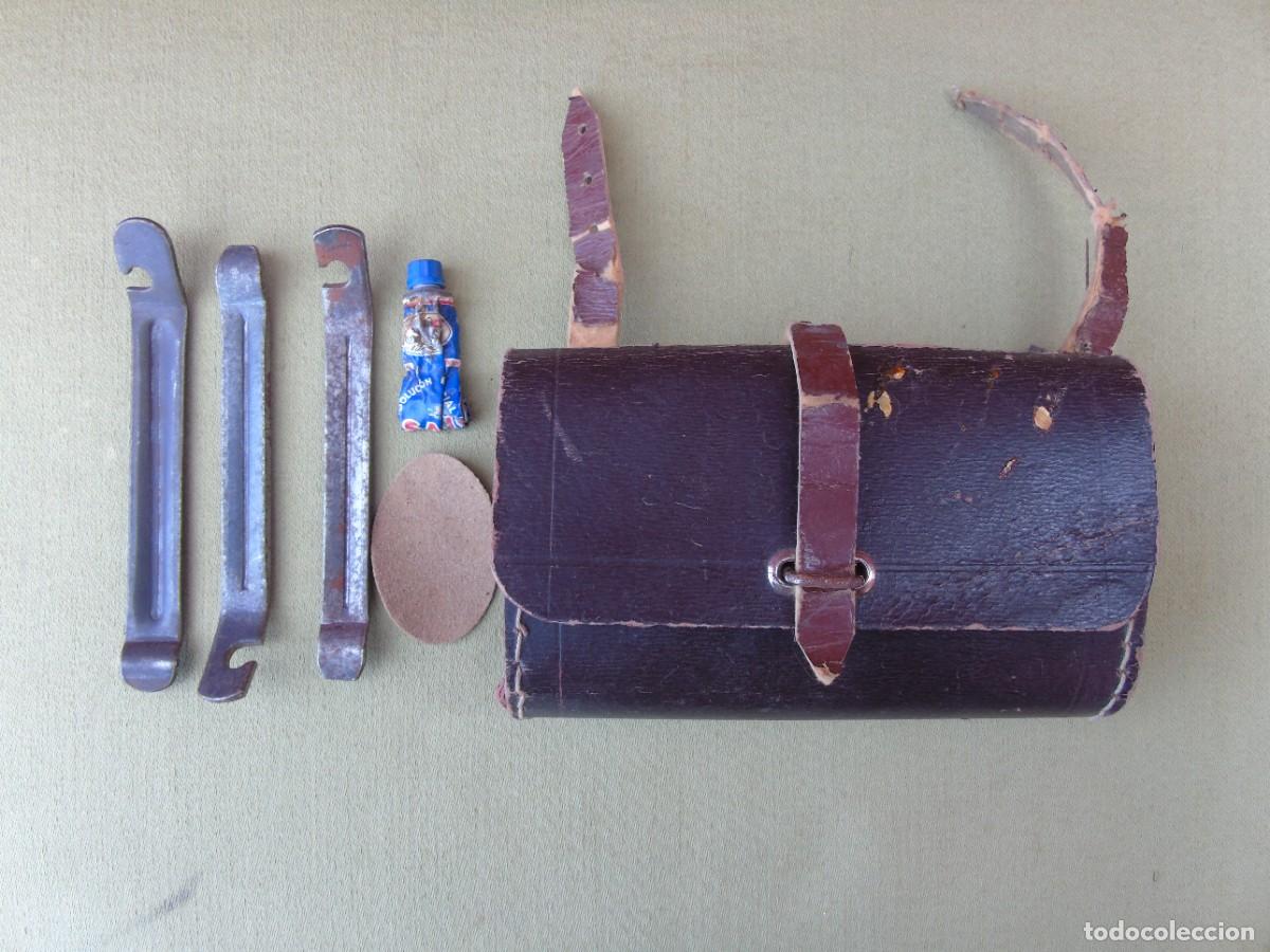 Sports collectibles: ANTIGUO ESTUCHE DE BICICLETA CON HERRAMIENTAS.