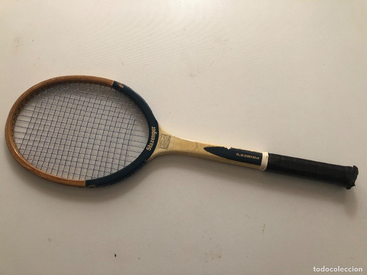 Coleccionismo deportivo: Antigua raqueta de tenis vintage de madera marca Slazenger-PRINCE'S. Medium.4. Azul y blanco 68x23cm
