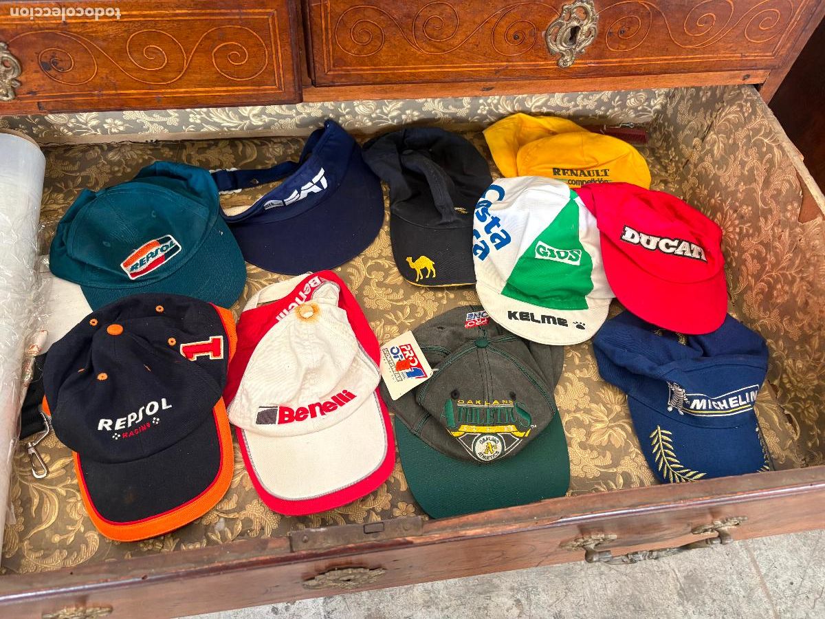 Coleccionismo deportivo: Gorras moto respsol ciclismo kelme michelin oakland athletics coches seat Renault ducati benelli