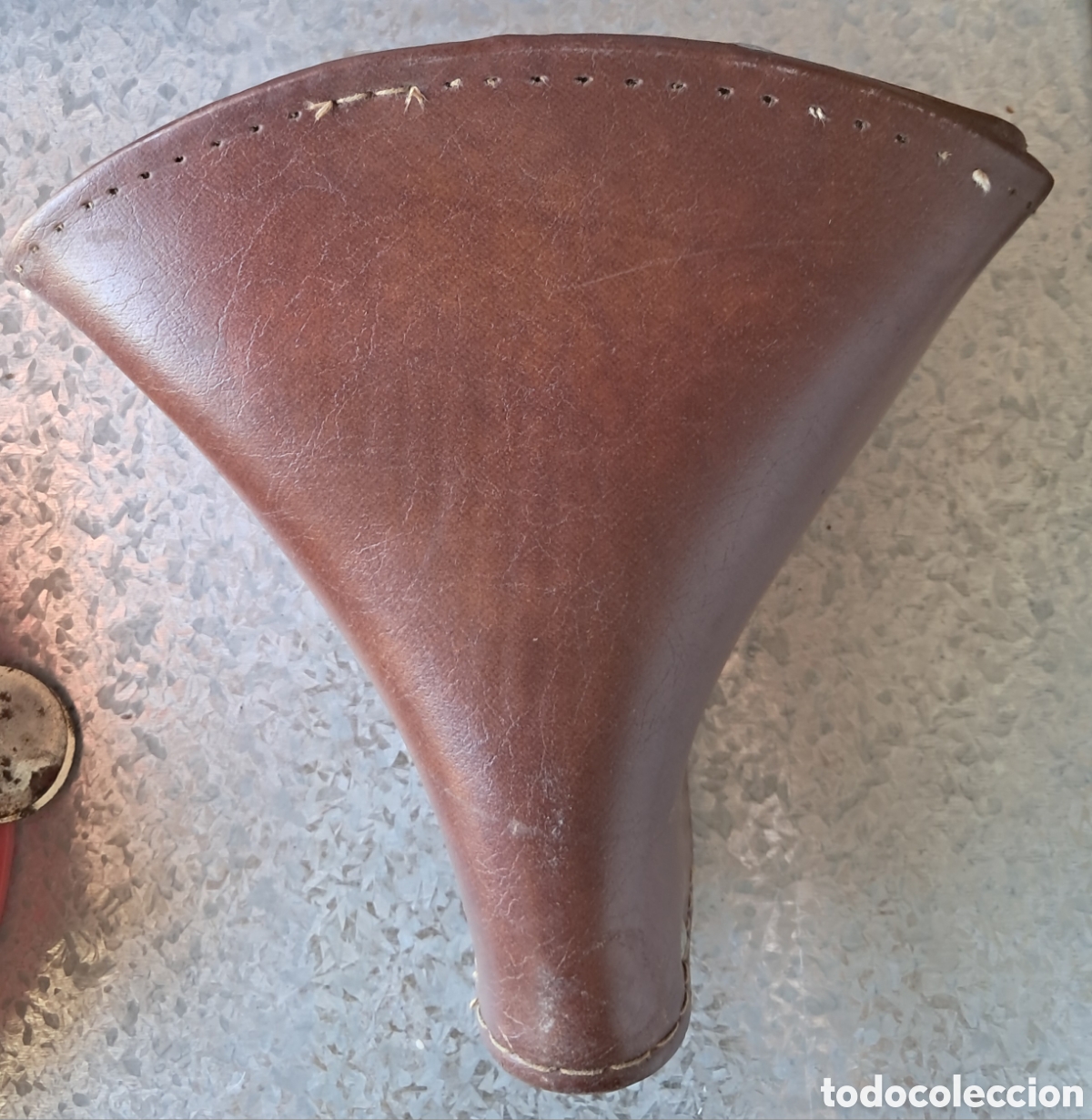 Coleccionismo deportivo: Antiguo sillin en cuero de bicicleta de paseo tipo BH, Orbea..... a&ntilde;os 80