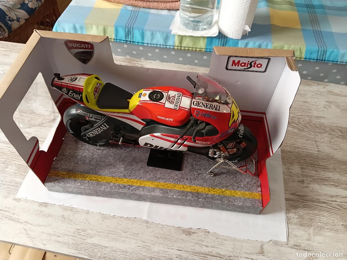 Coleccionismo deportivo: Maqueta de moto . DUCATI DESMOSEDICI GP 11 .