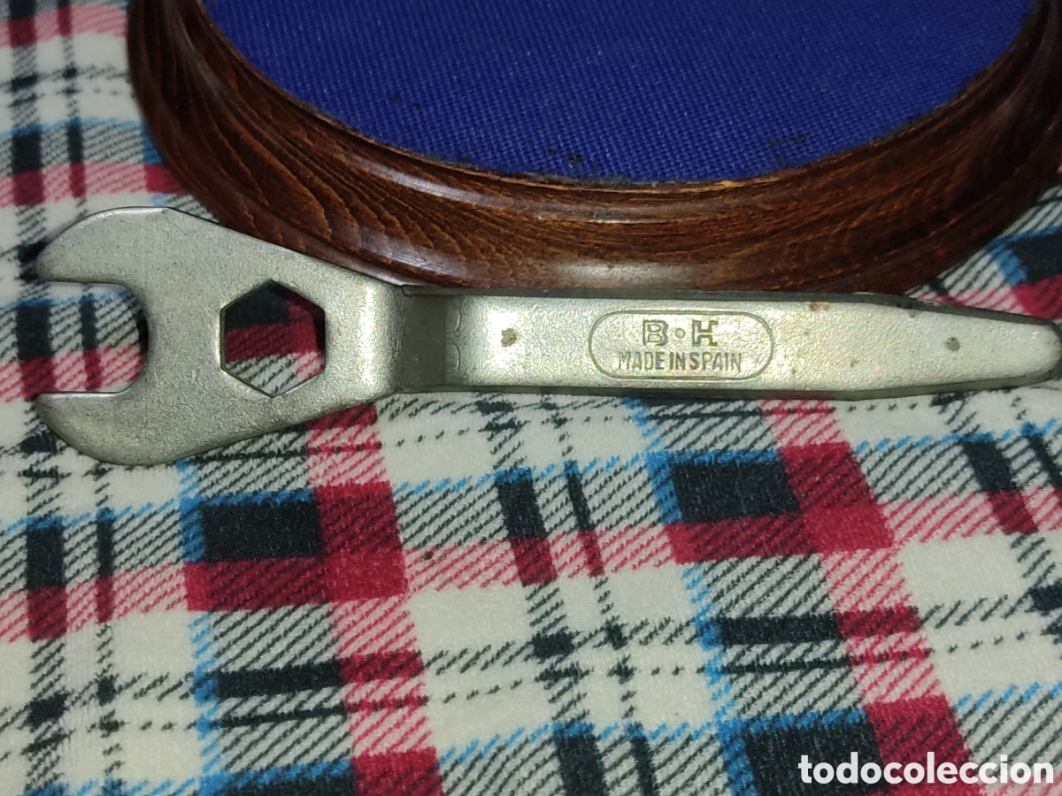 Coleccionismo deportivo: Llave bicicleta de Bicicross BH. - Foto 2