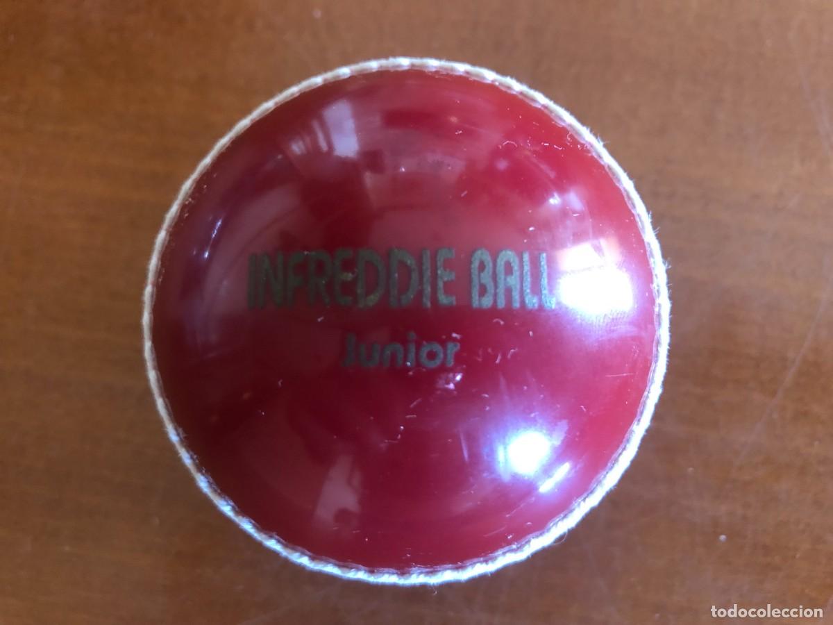 Coleccionismo deportivo: Bola de cricket INNREDDIE - Foto 2