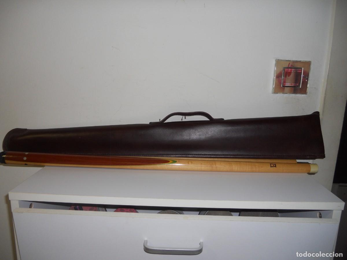 Coleccionismo deportivo: TACO DE BILLAR DE MADERA CON SU FUNDA