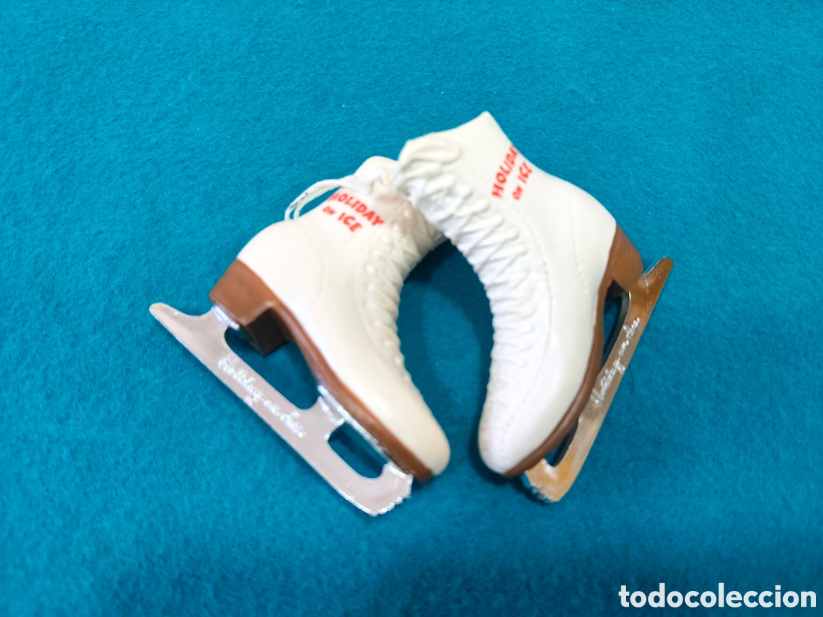 Coleccionismo deportivo: BOTAS DECORATIVAS DE PATINAJE SOBRE HIELO HOLIDAY ON ICE (Maden in Germany)