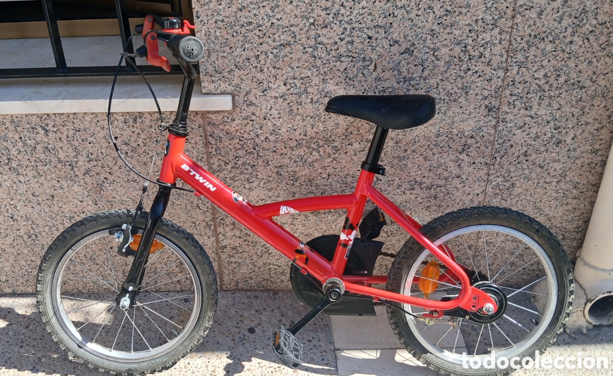 Coleccionismo deportivo: BICICLETA 16&rdquo; BTWIN HYPER HERO SILLIN REGULABLE - Foto 2