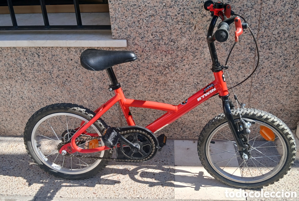 Coleccionismo deportivo: BICICLETA 16&rdquo; BTWIN HYPER HERO SILLIN REGULABLE