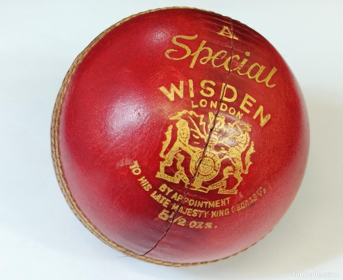 Coleccionismo deportivo: ANTIGUA PELOTA DE CRICKET. WISDEN LONDON. CUERO. INGLATERRA. C. 1925