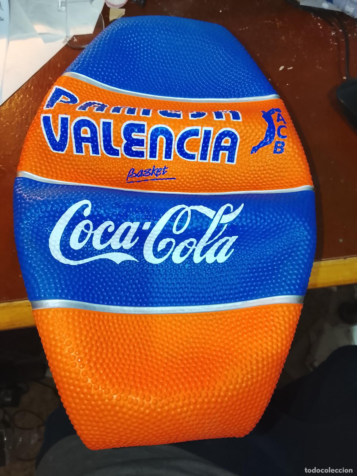 Coleccionismo deportivo: Bal&oacute;n Baloncesto Pamesa Valencia - Coca Cola - ACB Vintage (Sin Inflar / Promocional)